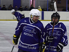 Открытие хоккейного сезона в Вычегодском завершилось потасовкой и остановкой игры