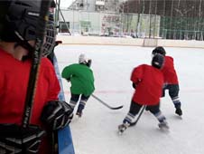 Вычегодский хоккей с шайбой: в "Авангарде" растят юных чемпионов.